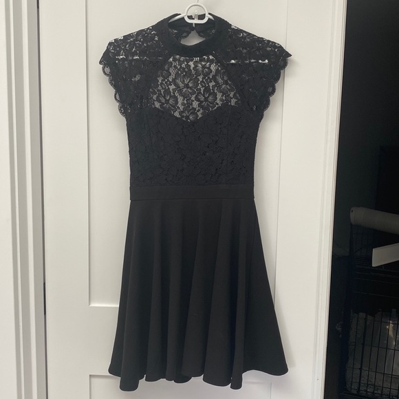 Black Lulus Dress- lace & open back - Picture 1 of 5